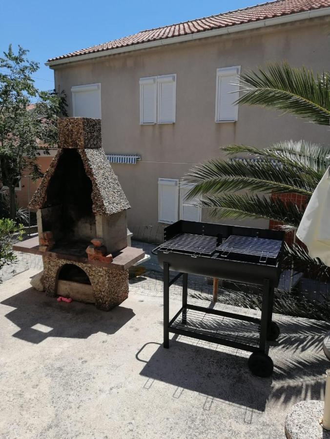 Apartmani Ivana Novalja Exterior foto